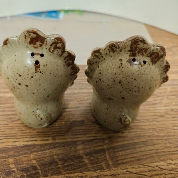 Vintage Stoneware Lion Salt  Pepper Shakers - Picture 3 of 5